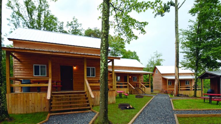 Leisure Cabins Exterior